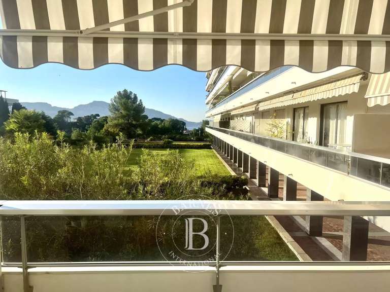 Appartement Marseille 8e - 2 chambres - 152m²