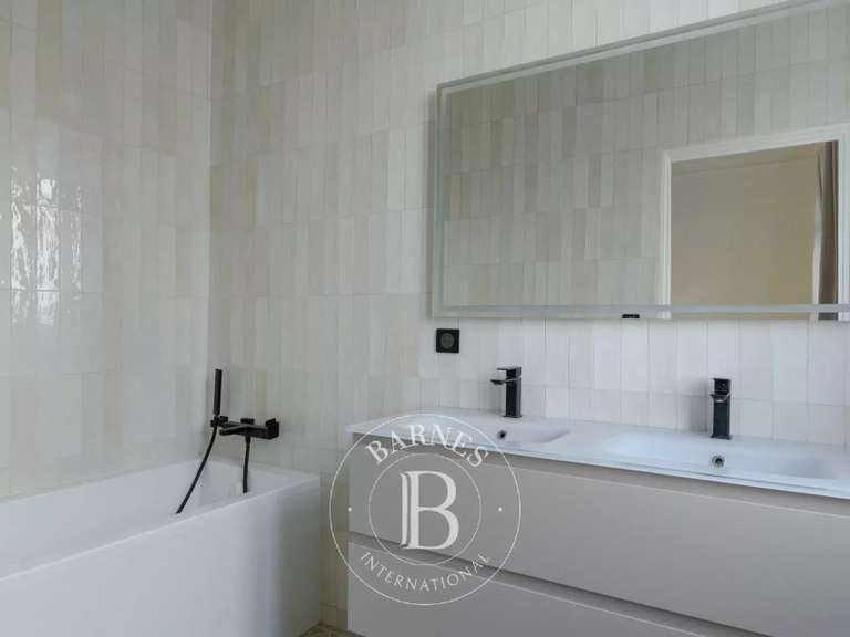 Appartement Marseille 8e - 2 chambres - 87m²