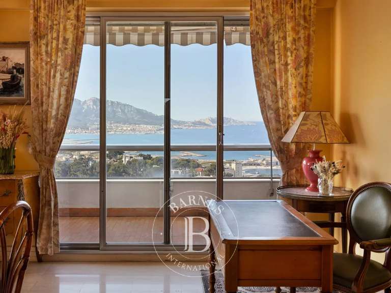 Appartement Marseille 8e - 2 chambres - 168m²