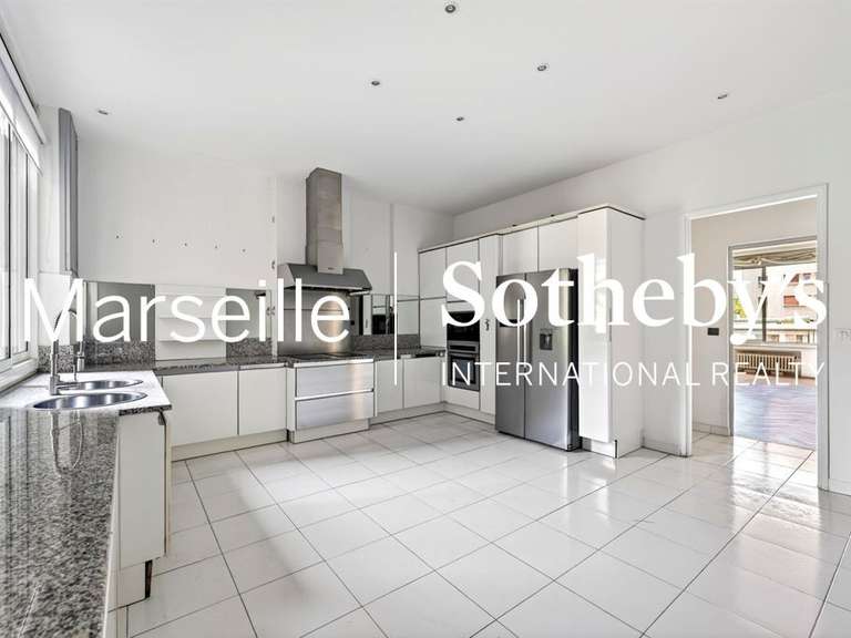 Apartment Marseille 8e - 3 bedrooms - 218m²