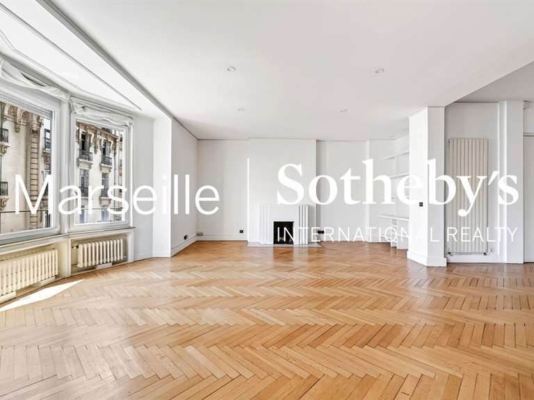 Apartment Marseille 8e - 3 bedrooms - 218m²