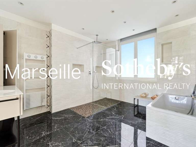 Apartment Marseille 8e - 3 bedrooms - 218m²