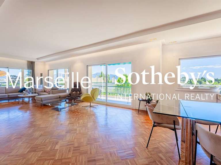 Appartement Marseille 8e - 3 chambres - 179m²