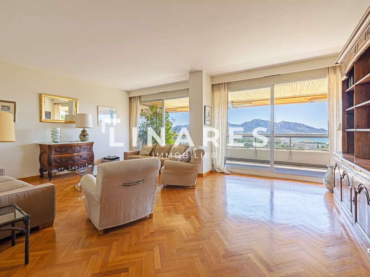 Apartment Marseille 8e