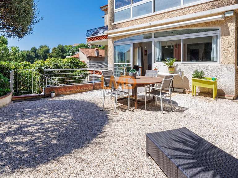 Appartement Marseille 8e - 2 chambres - 102m²