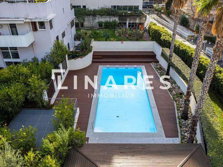 Appartement Marseille 8e - 2 chambres - 67m²