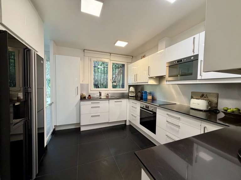 Appartement Marseille 8e - 2 chambres - 96m²