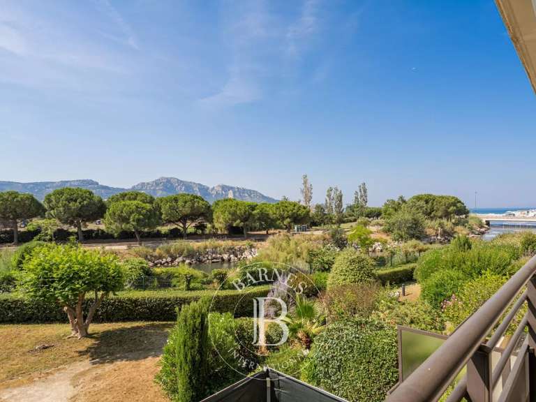 Appartement Marseille 8e - 2 chambres - 72m²