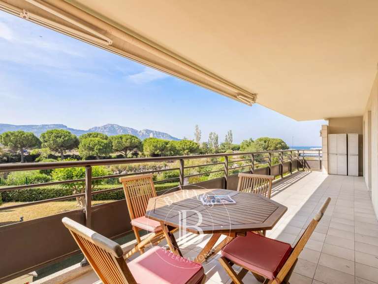 Appartement Marseille 8e - 2 chambres - 72m²