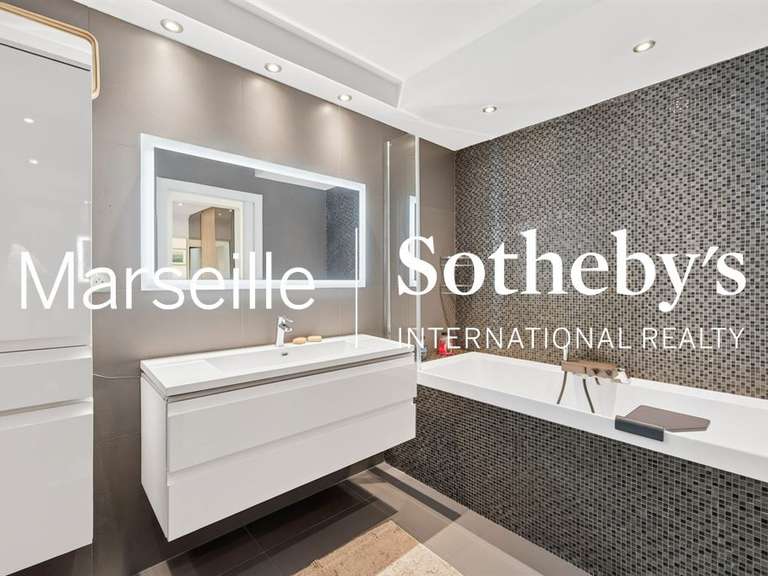 Appartement Marseille 8e - 3 chambres - 137m²