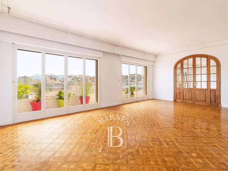 Appartement Marseille 8e - 4 chambres - 343m²