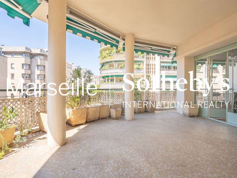 Appartement Marseille 8e - 3 chambres - 204m²