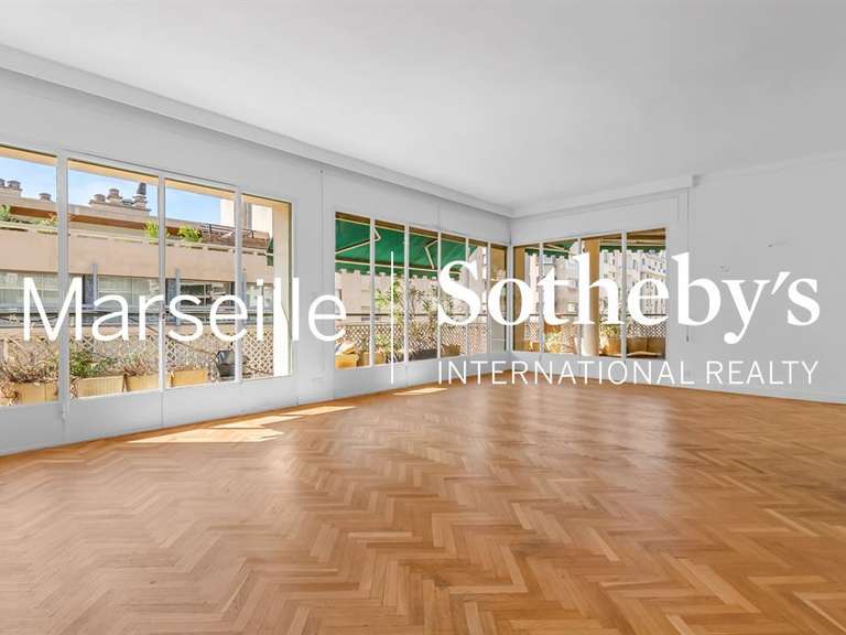 Appartement Marseille 8e - 3 chambres - 204m²