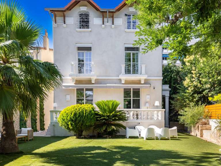 Appartement Marseille 8e - 6 chambres - 325m²