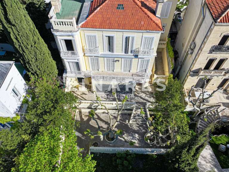 Mansion Marseille 8e - 357m²