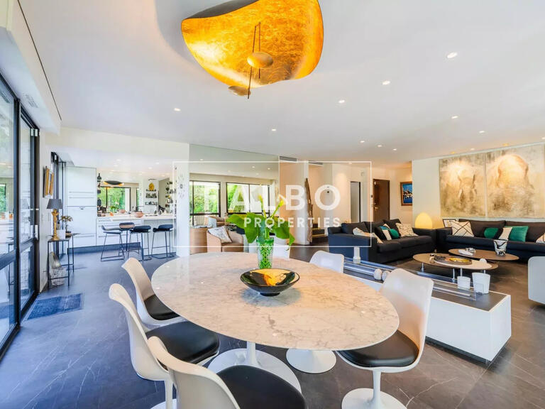 Maison Marseille 8e - 2 chambres - 219m²