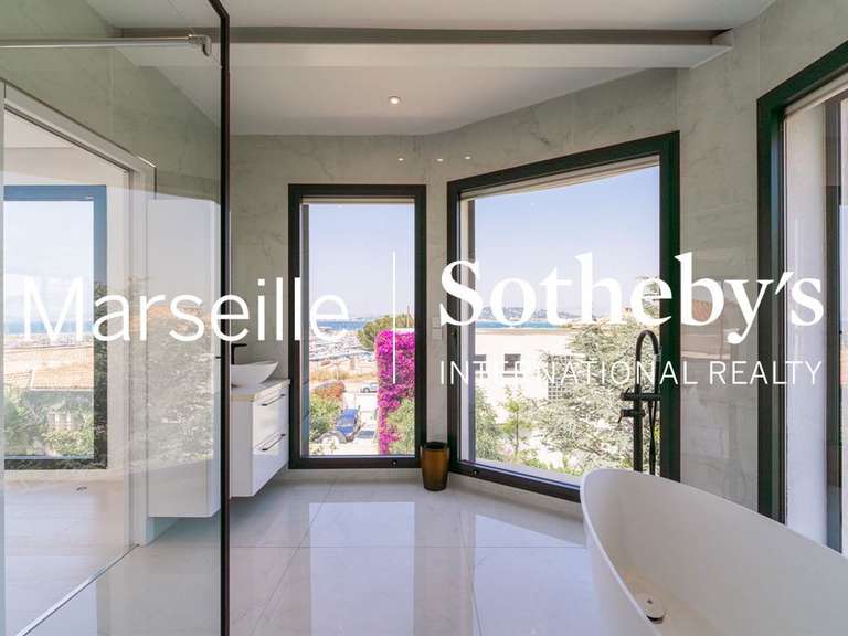 Maison Marseille 8e - 4 chambres - 315m²