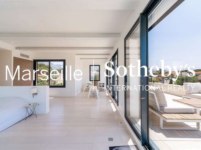 Maison Marseille 8e - 4 chambres - 315m²