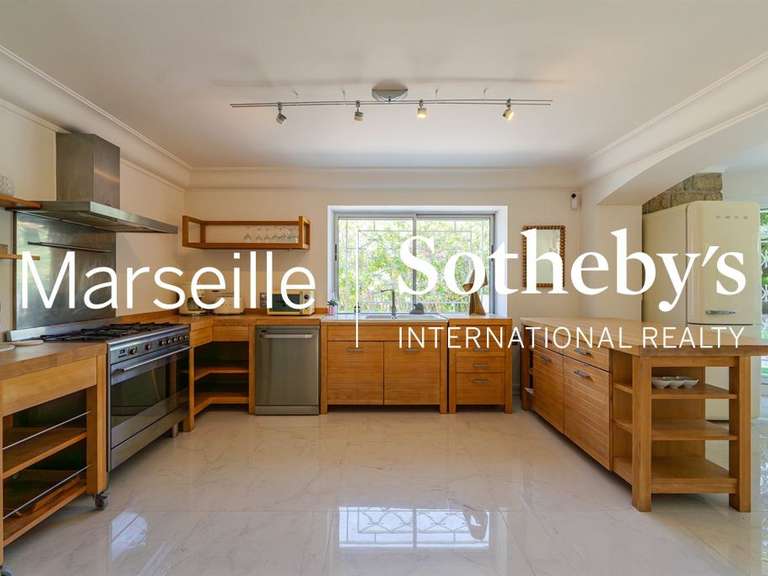 Maison Marseille 8e - 4 chambres - 315m²