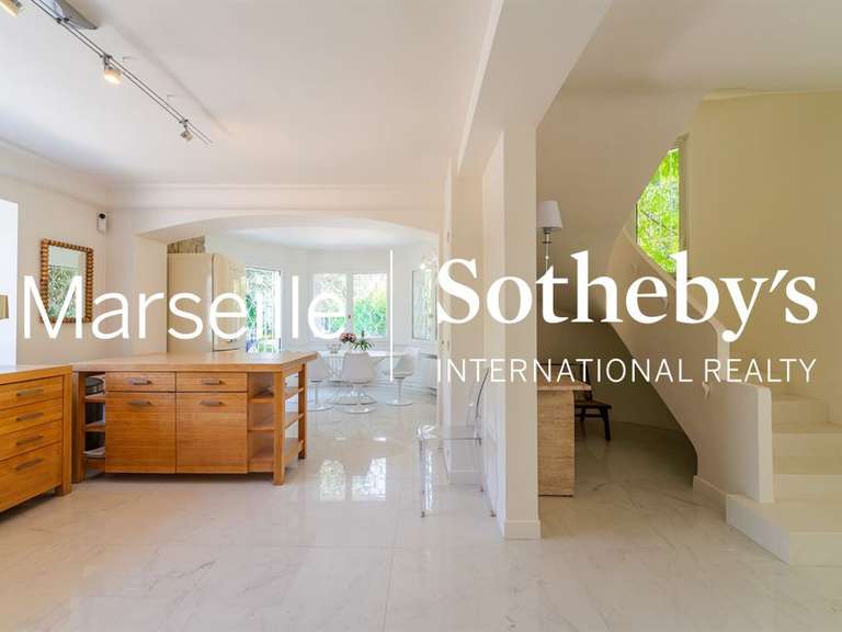 Maison Marseille 8e - 4 chambres - 315m²