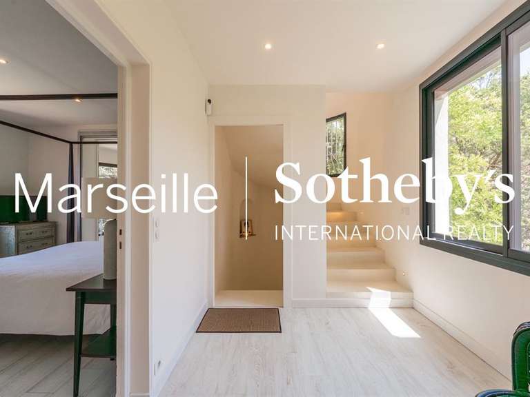 Maison Marseille 8e - 4 chambres - 315m²