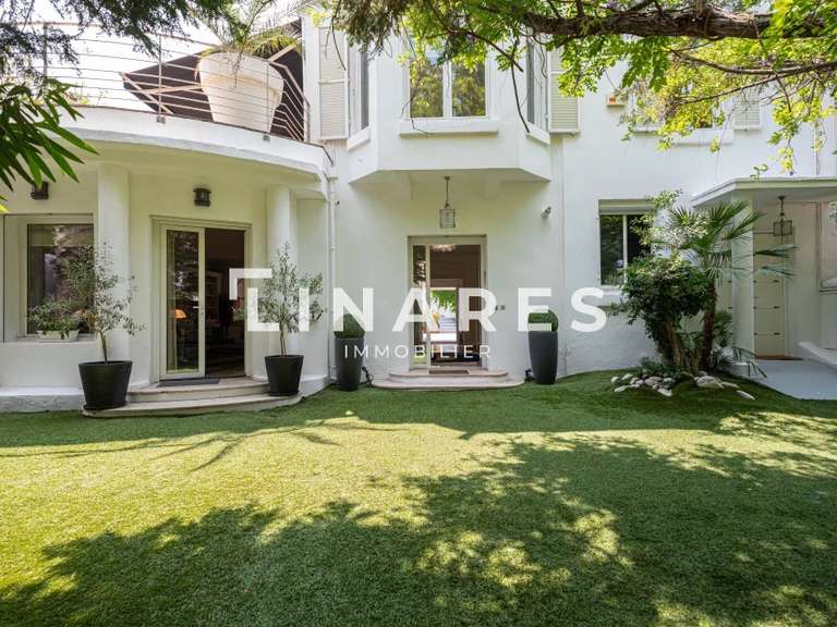 Maison Marseille 8e - 4 chambres - 306m²