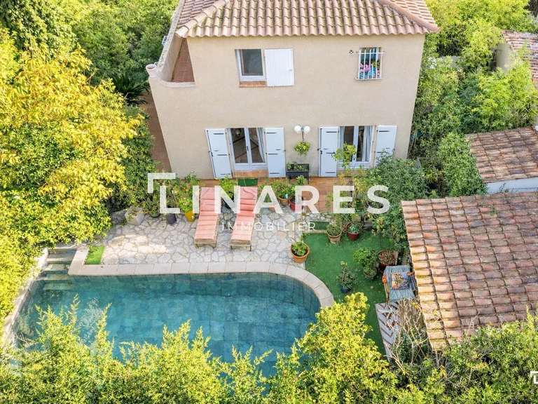 Maison Marseille 8e - 4 chambres - 145m²