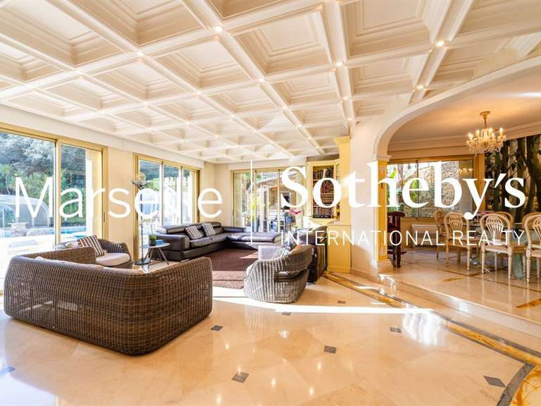 House Marseille 8e - 9 bedrooms - 630m²