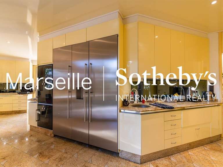 House Marseille 8e - 9 bedrooms - 630m²