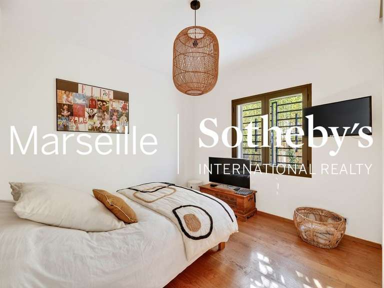 Maison Marseille 8e - 4 chambres - 245m²