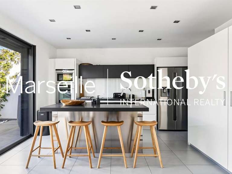 Maison Marseille 8e - 4 chambres - 245m²