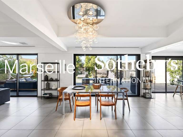 Maison Marseille 8e - 4 chambres - 245m²