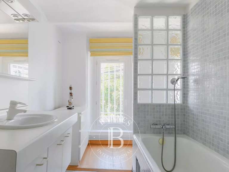 Maison Marseille 8e - 5 chambres - 266m²