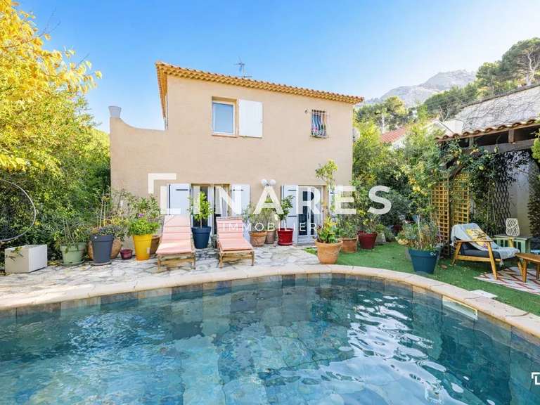 Maison Marseille 8e - 4 chambres - 145m²