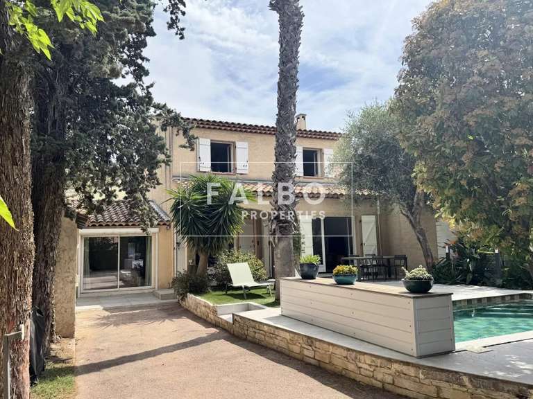Maison Marseille 8e - 4 chambres - 127m²