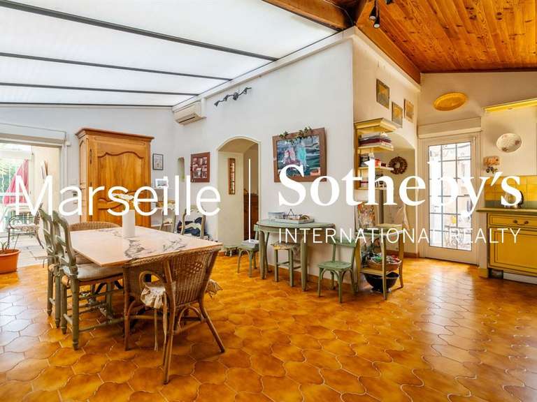 Maison Marseille 8e - 4 chambres - 212m²