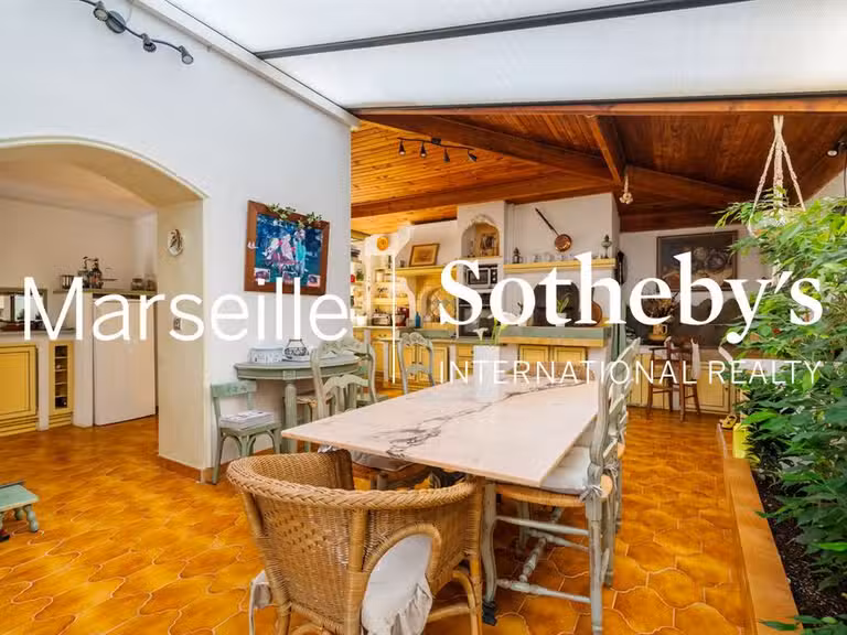 Maison Marseille 8e - 4 chambres - 212m²
