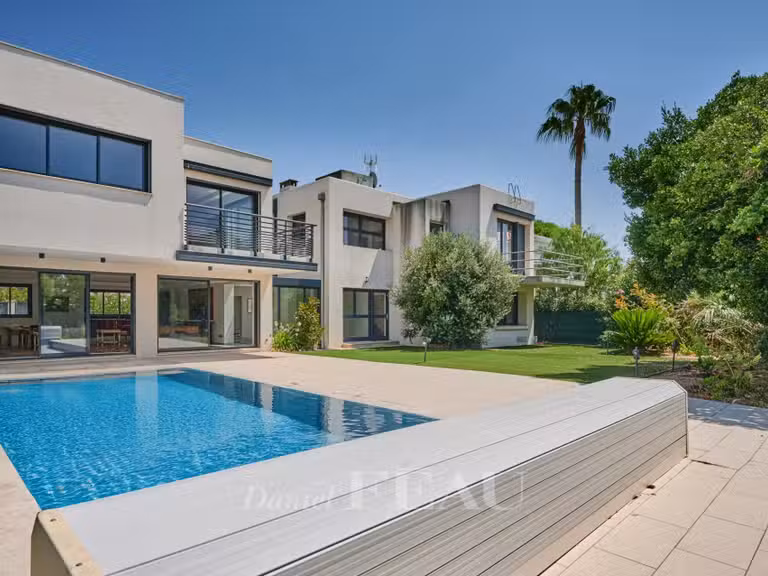 Maison Marseille 8e - 4 chambres - 338m²