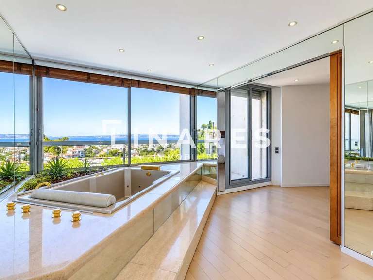 Maison Marseille 8e - 5 chambres - 313m²