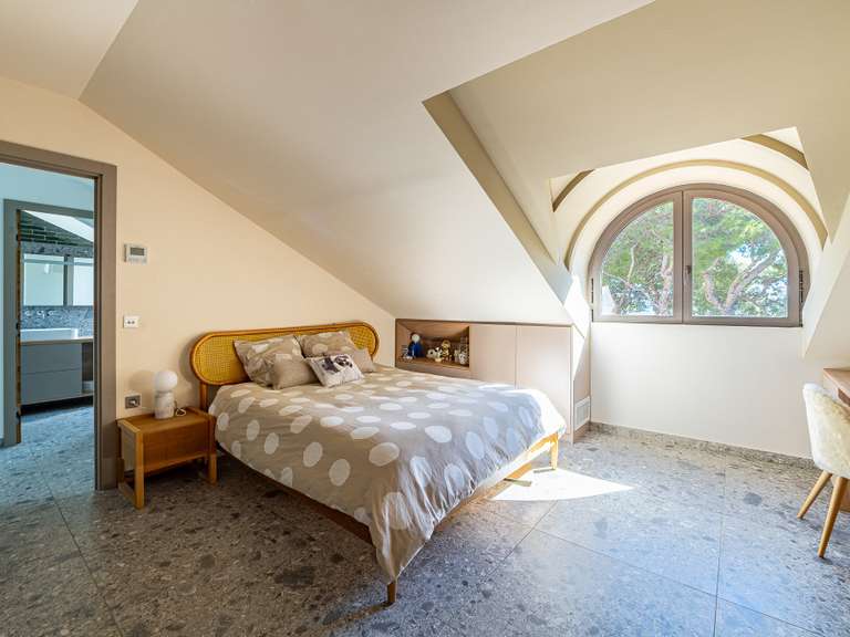 Maison Marseille 8e - 5 chambres - 242m²