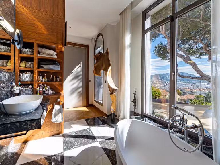Maison Marseille 8e - 5 chambres - 242m²