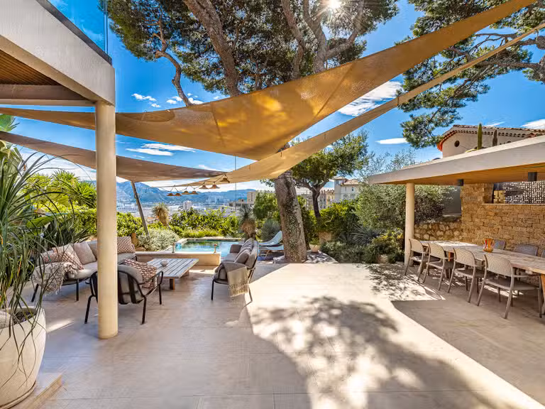 Maison Marseille 8e - 5 chambres - 242m²