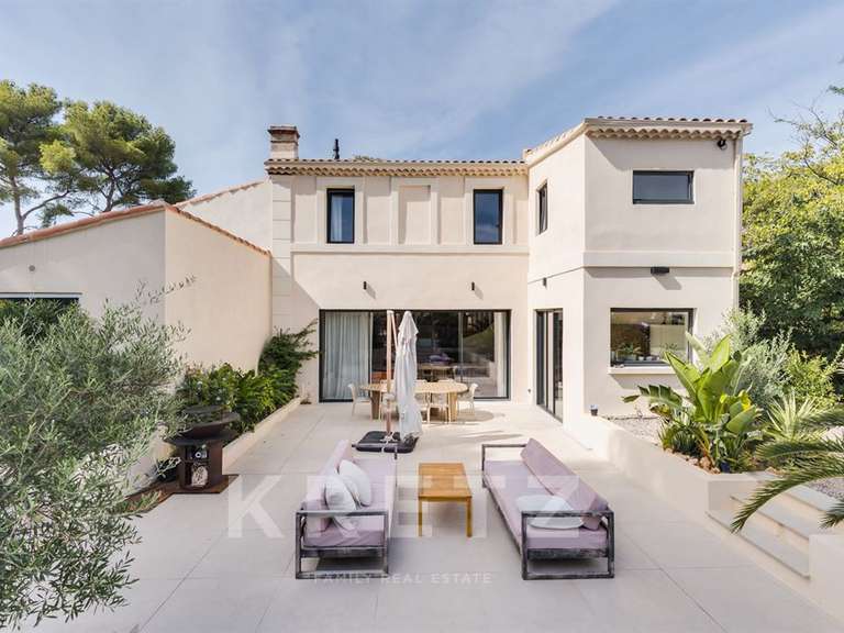 Maison Marseille 8e - 5 chambres - 250m²