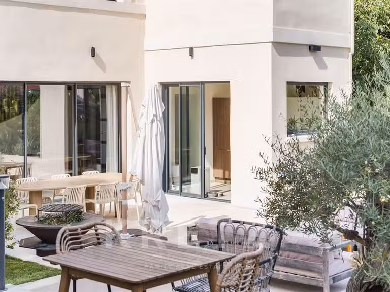 Maison Marseille 8e - 5 chambres - 250m²