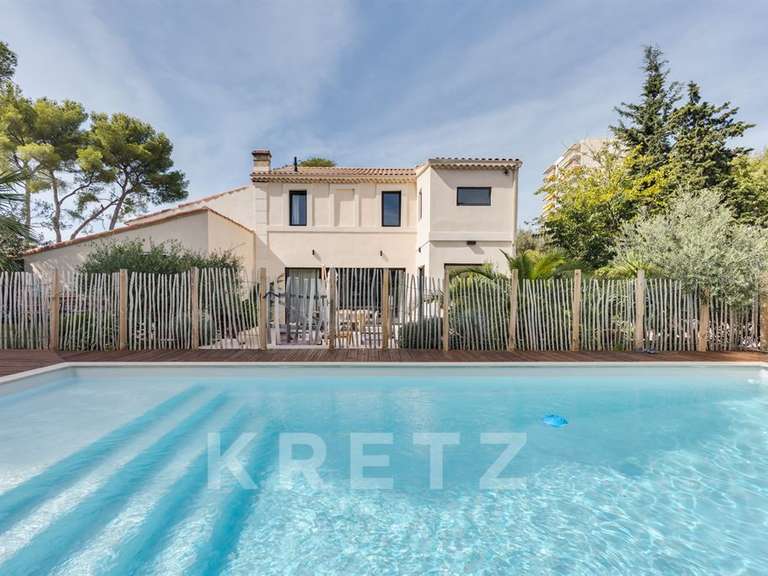 Maison Marseille 8e - 5 chambres - 250m²