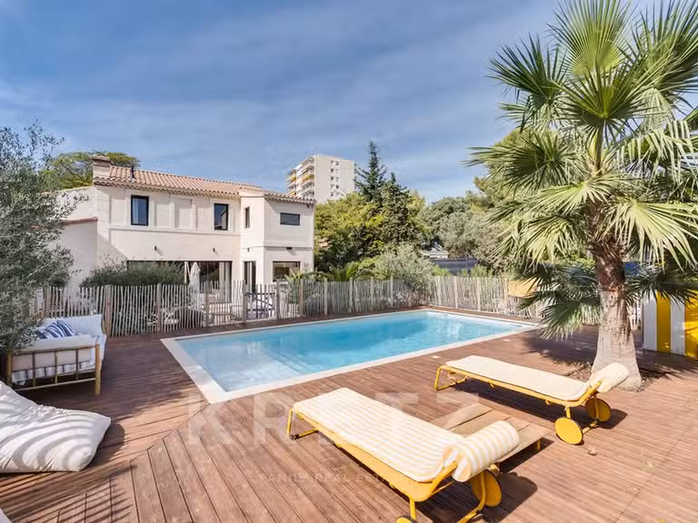 Maison Marseille 8e - 5 chambres - 250m²