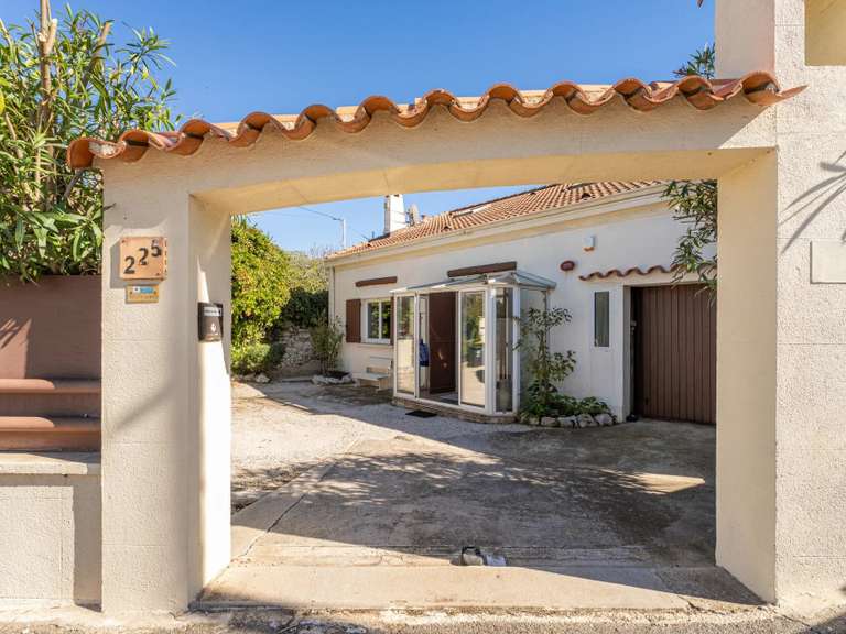 Maison Marseille 8e - 4 chambres - 228m²