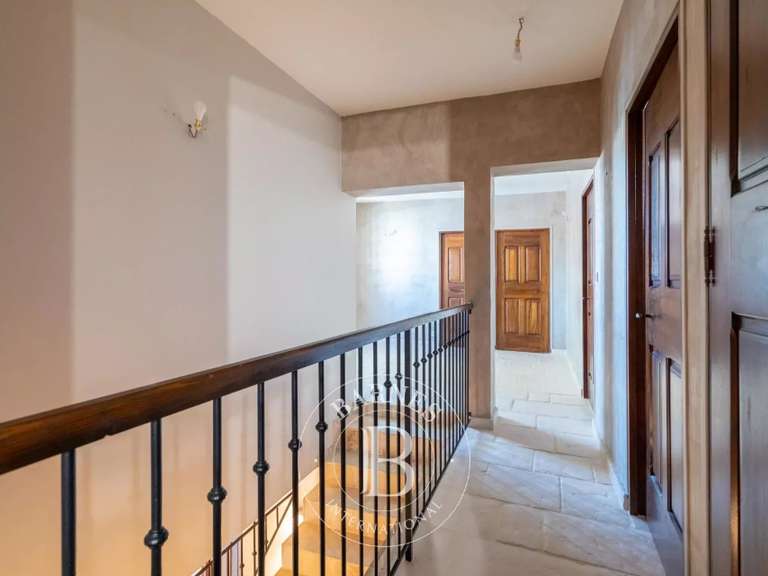 Maison Marseille 9e - 5 chambres - 223m²