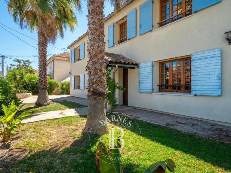 Maison Marseille 9e - 5 chambres - 223m²