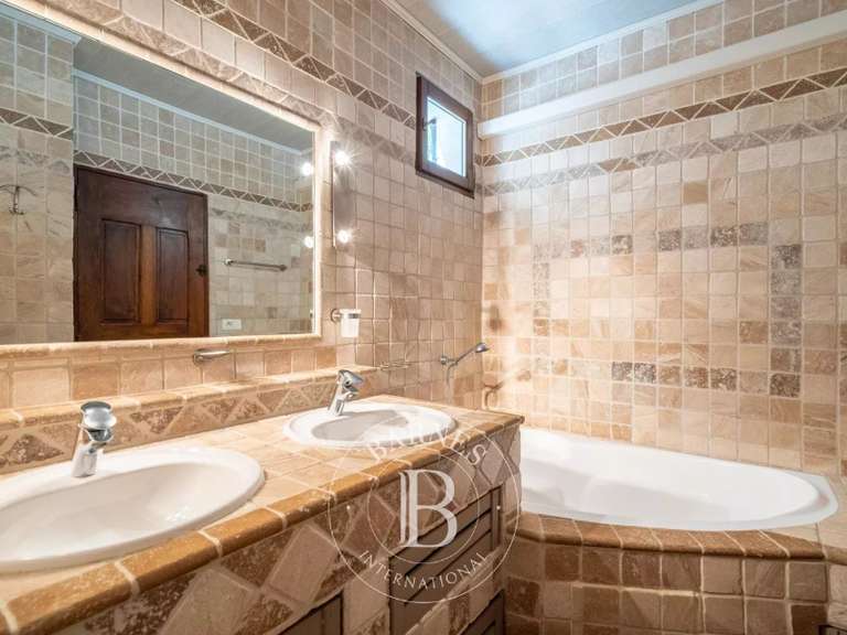 Maison Marseille 9e - 5 chambres - 223m²